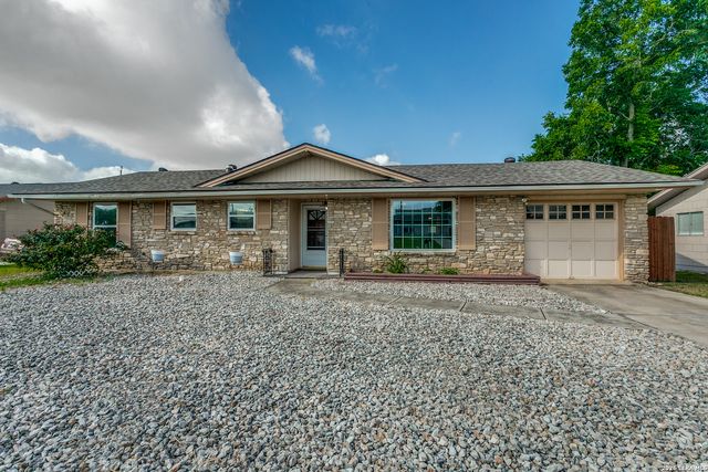207 BALBOA DR, Universal City, TX 78148