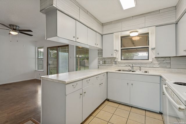 207 BALBOA DR, Universal City, TX 78148