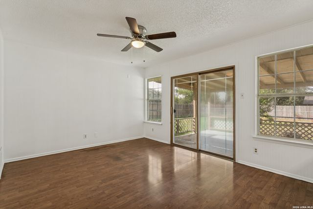 207 BALBOA DR, Universal City, TX 78148