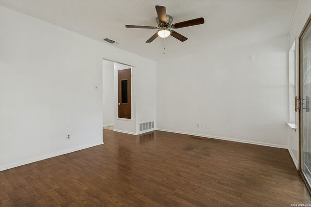 207 BALBOA DR, Universal City, TX 78148