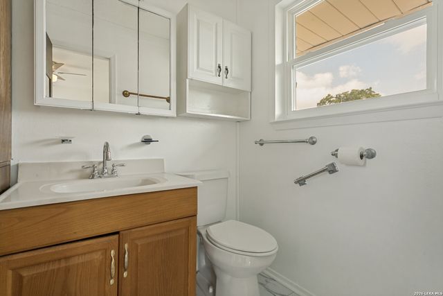 207 BALBOA DR, Universal City, TX 78148