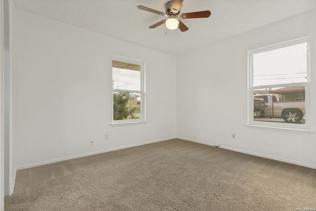207 BALBOA DR, Universal City, TX 78148