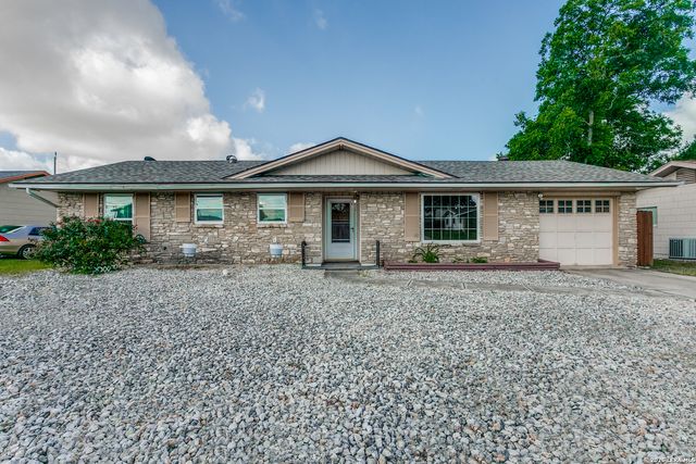 207 BALBOA DR, Universal City, TX 78148