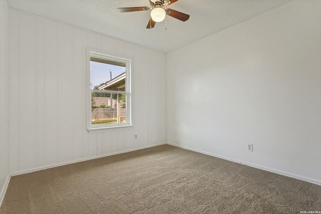 207 BALBOA DR, Universal City, TX 78148