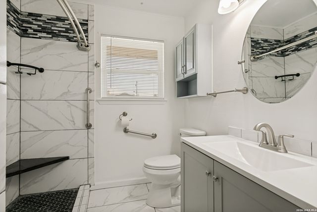 207 BALBOA DR, Universal City, TX 78148