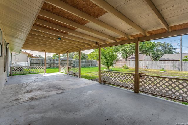 207 BALBOA DR, Universal City, TX 78148