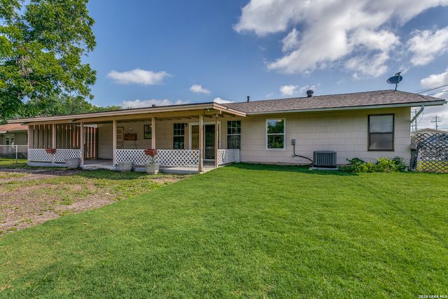 207 BALBOA DR, Universal City, TX 78148