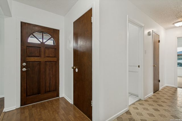207 BALBOA DR, Universal City, TX 78148