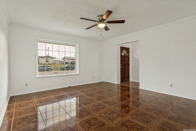 207 BALBOA DR, Universal City, TX 78148