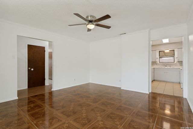 207 BALBOA DR, Universal City, TX 78148