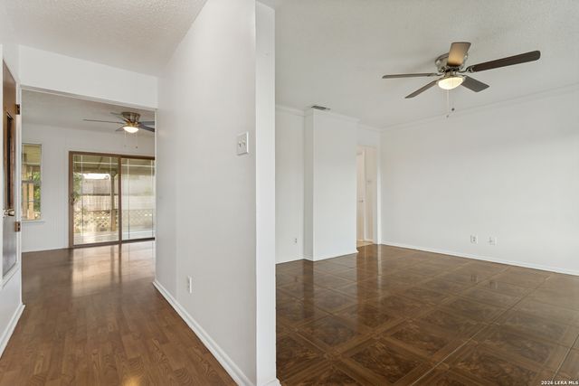 207 BALBOA DR, Universal City, TX 78148
