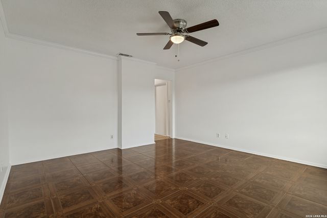 207 BALBOA DR, Universal City, TX 78148