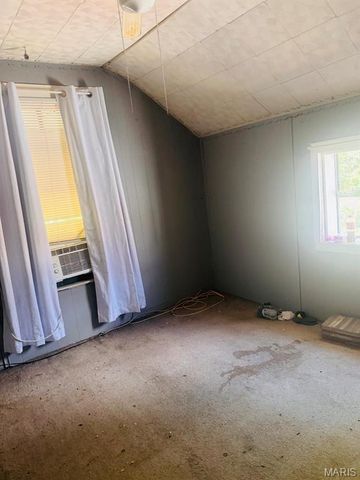 7127 Virginia Avenue, St Louis, MO 63111