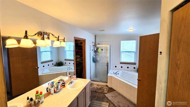 13617 68th Avenue Ct E, Puyallup, WA 98373