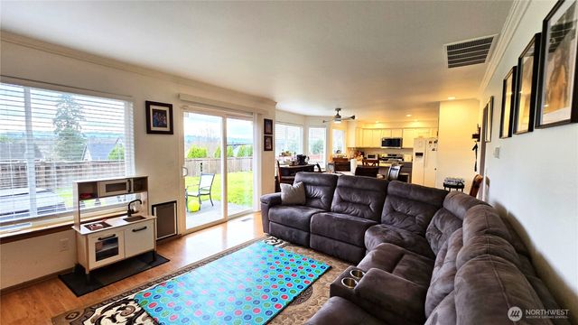 13617 68th Avenue Ct E, Puyallup, WA 98373