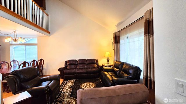 13617 68th Avenue Ct E, Puyallup, WA 98373