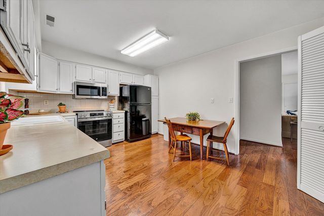 411 Windward DR SW 411, Roanoke, VA 24018
