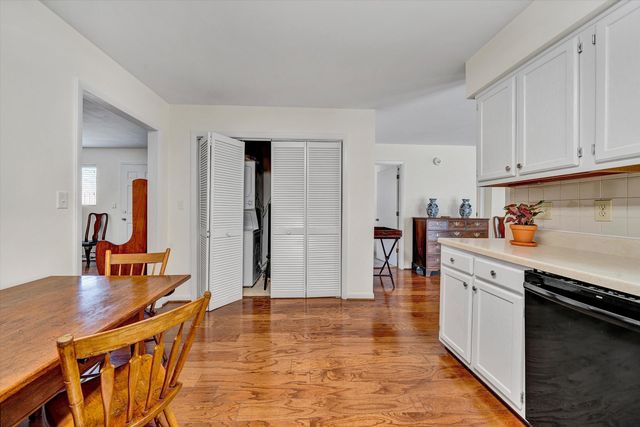 411 Windward DR SW 411, Roanoke, VA 24018