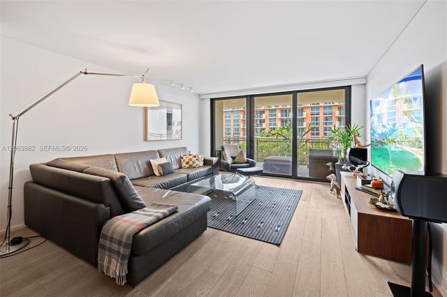 2901 S Bayshore Drive 8E, Coconut Grove, FL 33133