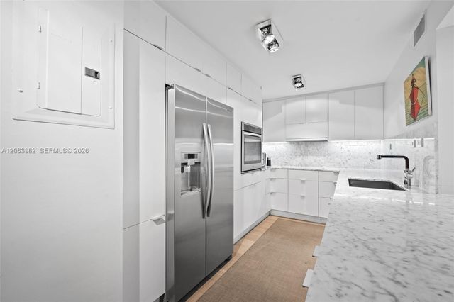 2901 S Bayshore Drive 8E, Coconut Grove, FL 33133