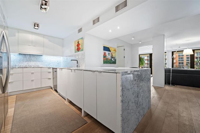 2901 S Bayshore Drive 8E, Coconut Grove, FL 33133