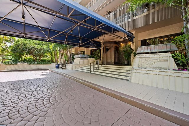 2901 S Bayshore Drive 8E, Coconut Grove, FL 33133