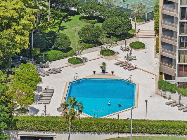 2901 S Bayshore Drive 8E, Coconut Grove, FL 33133