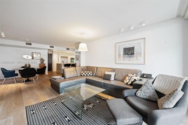 2901 S Bayshore Drive 8E, Coconut Grove, FL 33133