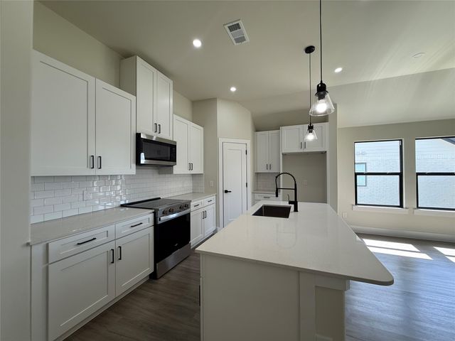 209 Reliance Road, Godley, TX 76044