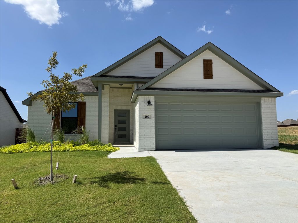 209 Reliance Road, Godley, TX 76044