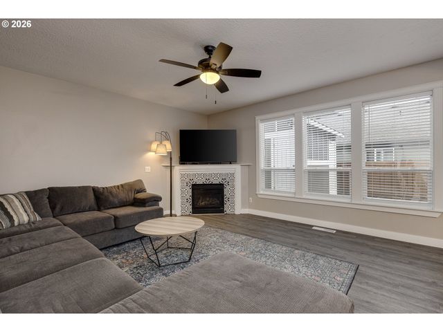 4889 WHITEWATER St, Salem, OR 97305