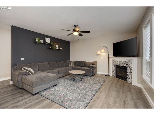 4889 WHITEWATER St, Salem, OR 97305