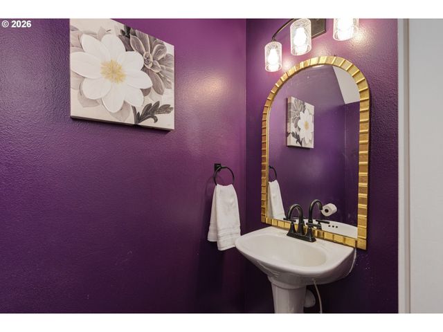 4889 WHITEWATER St, Salem, OR 97305