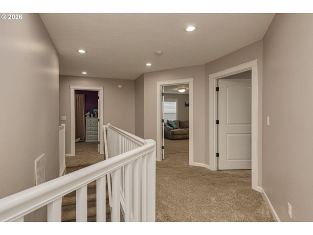 4889 WHITEWATER St, Salem, OR 97305