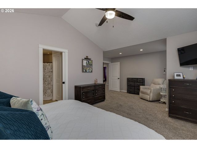 4889 WHITEWATER St, Salem, OR 97305