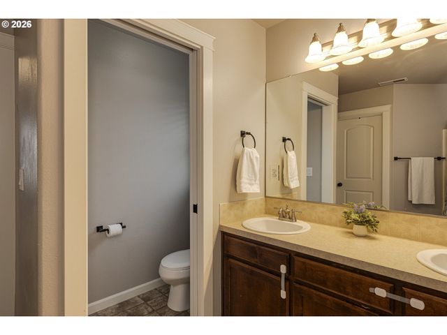 4889 WHITEWATER St, Salem, OR 97305