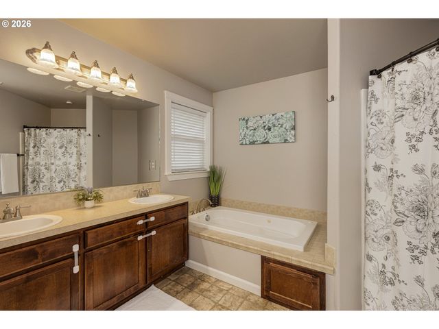 4889 WHITEWATER St, Salem, OR 97305