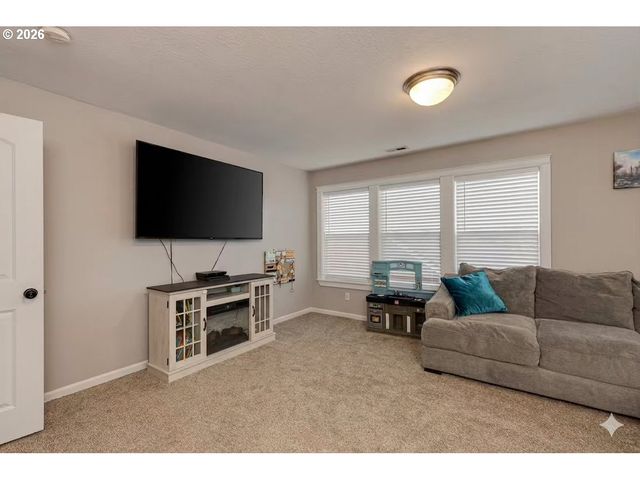 4889 WHITEWATER St, Salem, OR 97305