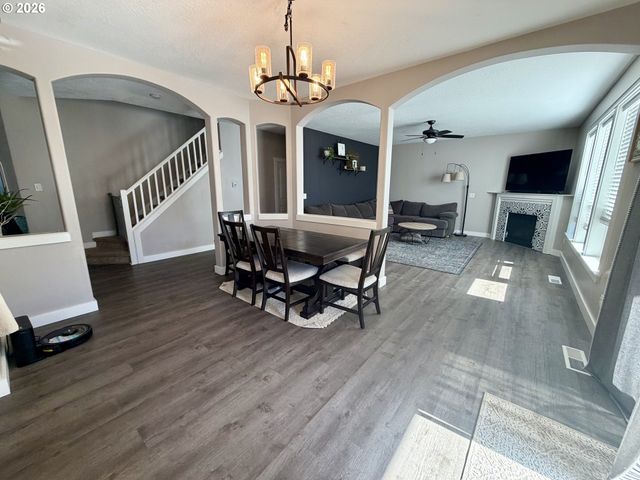 4889 WHITEWATER St, Salem, OR 97305