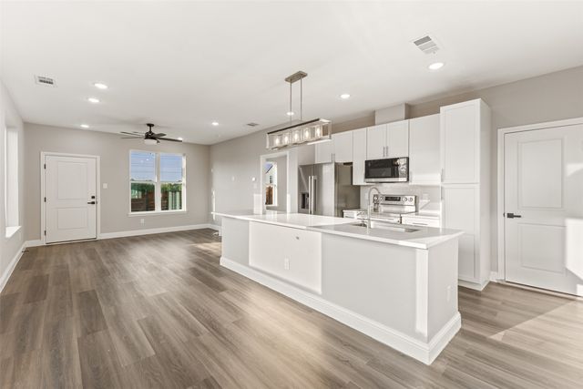 825 Premier Parkway, Grand Prairie, TX 75051