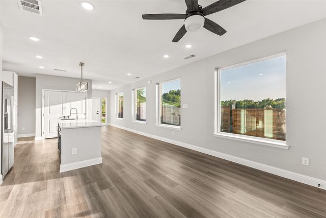 825 Premier Parkway, Grand Prairie, TX 75051