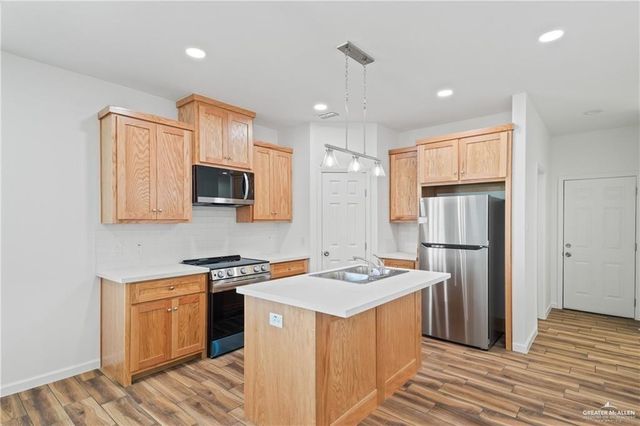 2105 E Viviana Street 4, Edinburg, TX 78542
