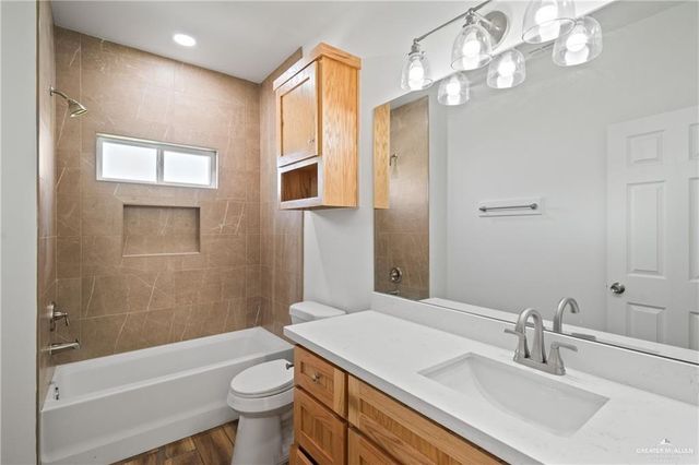 2105 E Viviana Street 4, Edinburg, TX 78542
