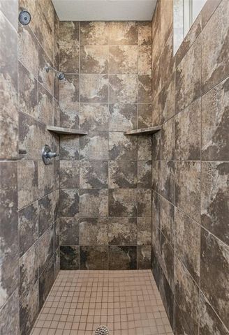 1500 Whispering Ridge, Pleasant Hill, MO 64080