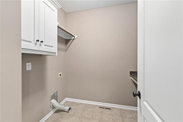 1500 Whispering Ridge, Pleasant Hill, MO 64080