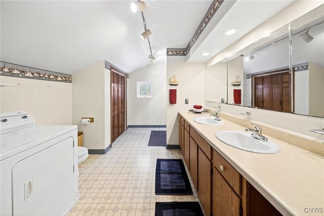 7034 State Route 31, Cicero, NY 13039