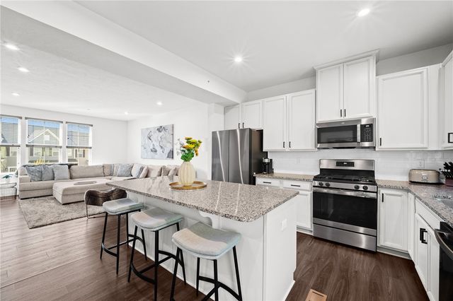 452 Greenwood Dr, North Strabane, PA 15317