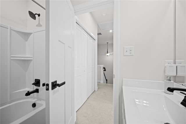 452 Greenwood Dr, North Strabane, PA 15317