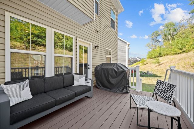 452 Greenwood Dr, North Strabane, PA 15317