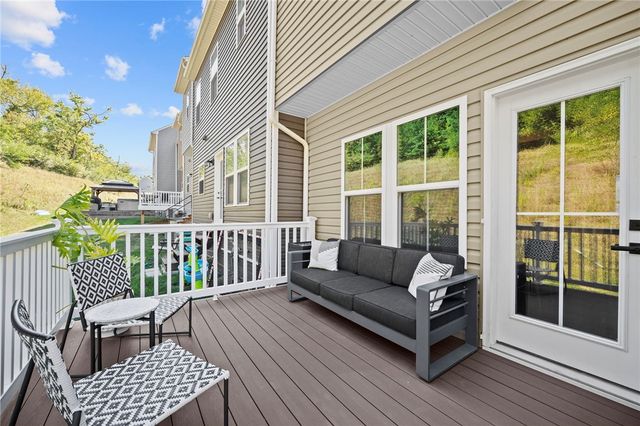 452 Greenwood Dr, North Strabane, PA 15317